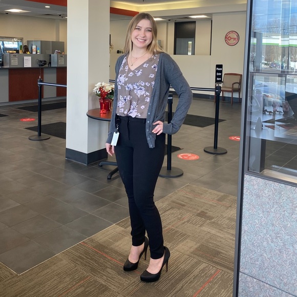 + MEET YOUR POSHER + - Picture 9 of 10